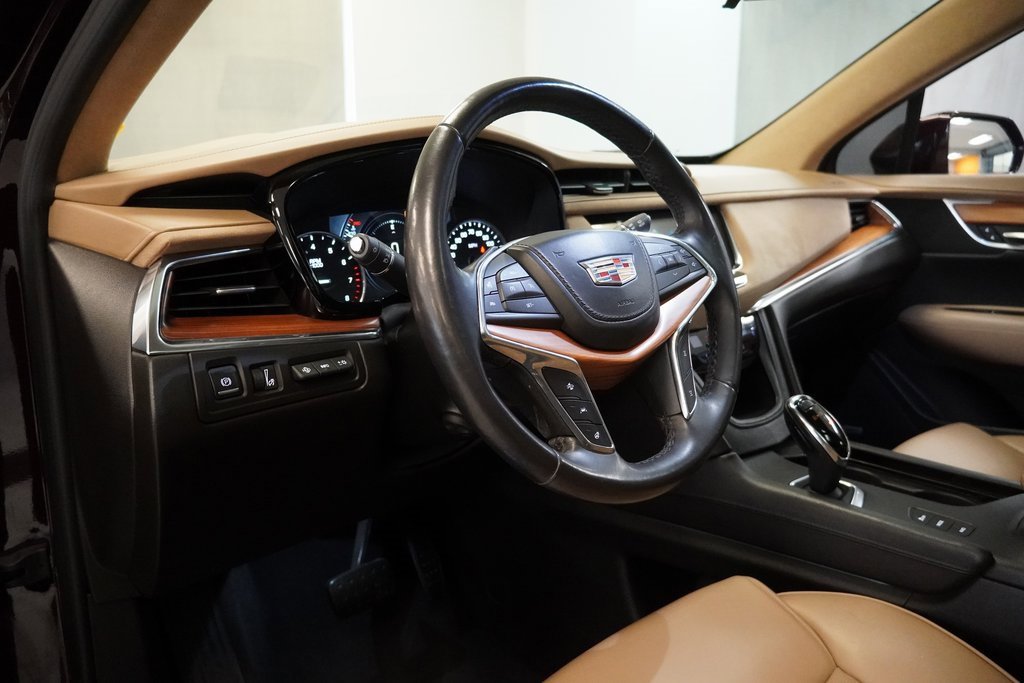 Used 2018 Cadillac XT5 Platinum w/ Driver Assist Package image 7