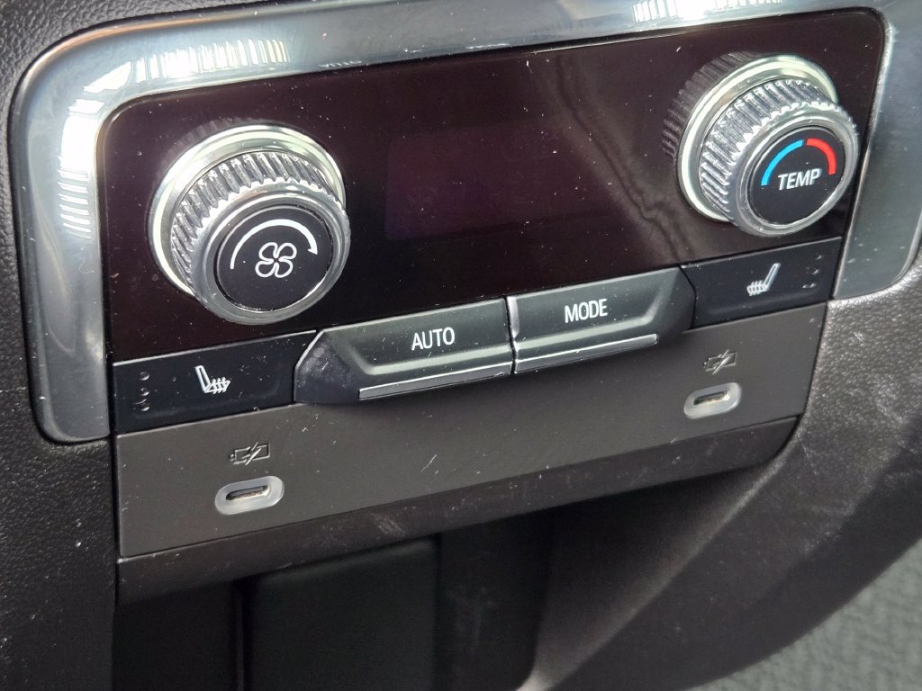 Used 2022 GMC Yukon Denali AWD/4WD image 32