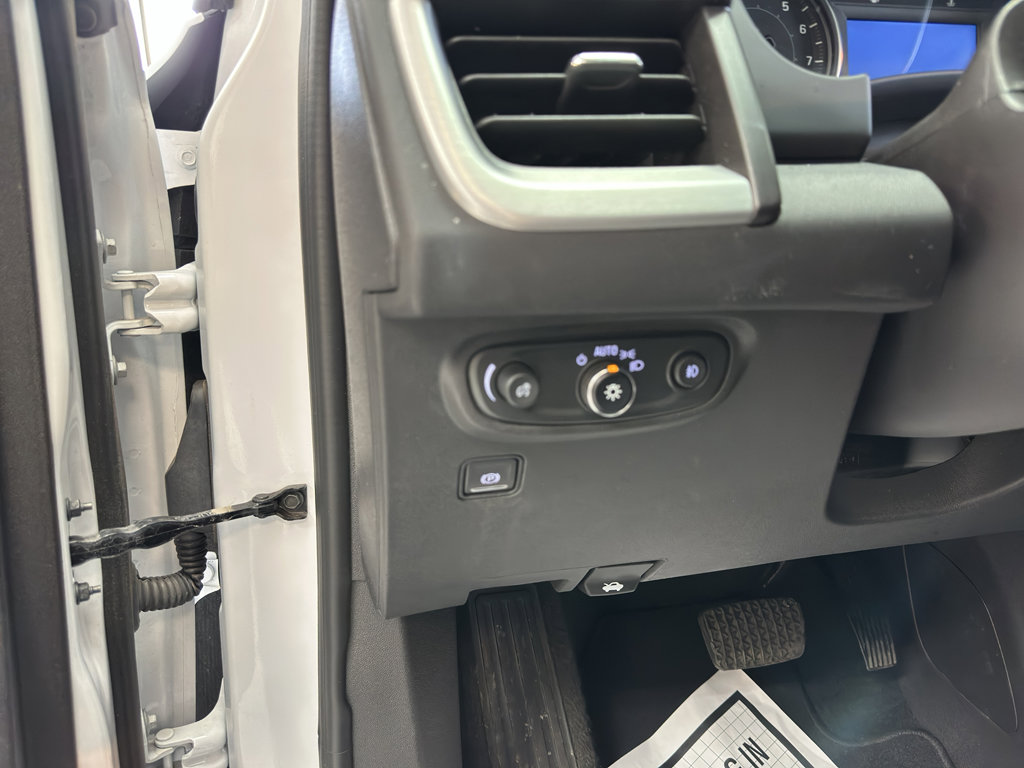 Used 2024 GMC Terrain SLT image 16