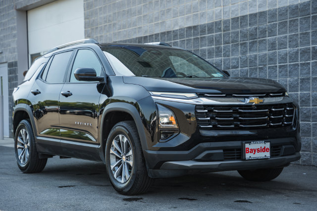 Used 2025 Chevrolet Equinox LT w/ Convenience Package II AWD/4WD image 2