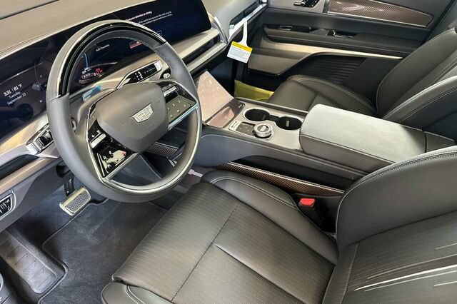 New 2027 Cadillac Vistiq Luxury w/ LPO, Floor Liner Package AWD/4WD image 10