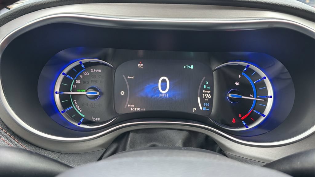 Used 2025 Chrysler Pacifica Pinnacle FWD image 17
