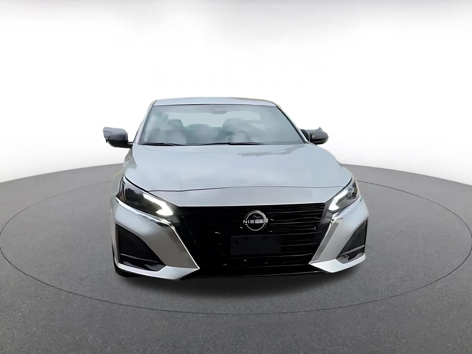 Used 2025 Nissan Altima 2.5 SV FWD image 4