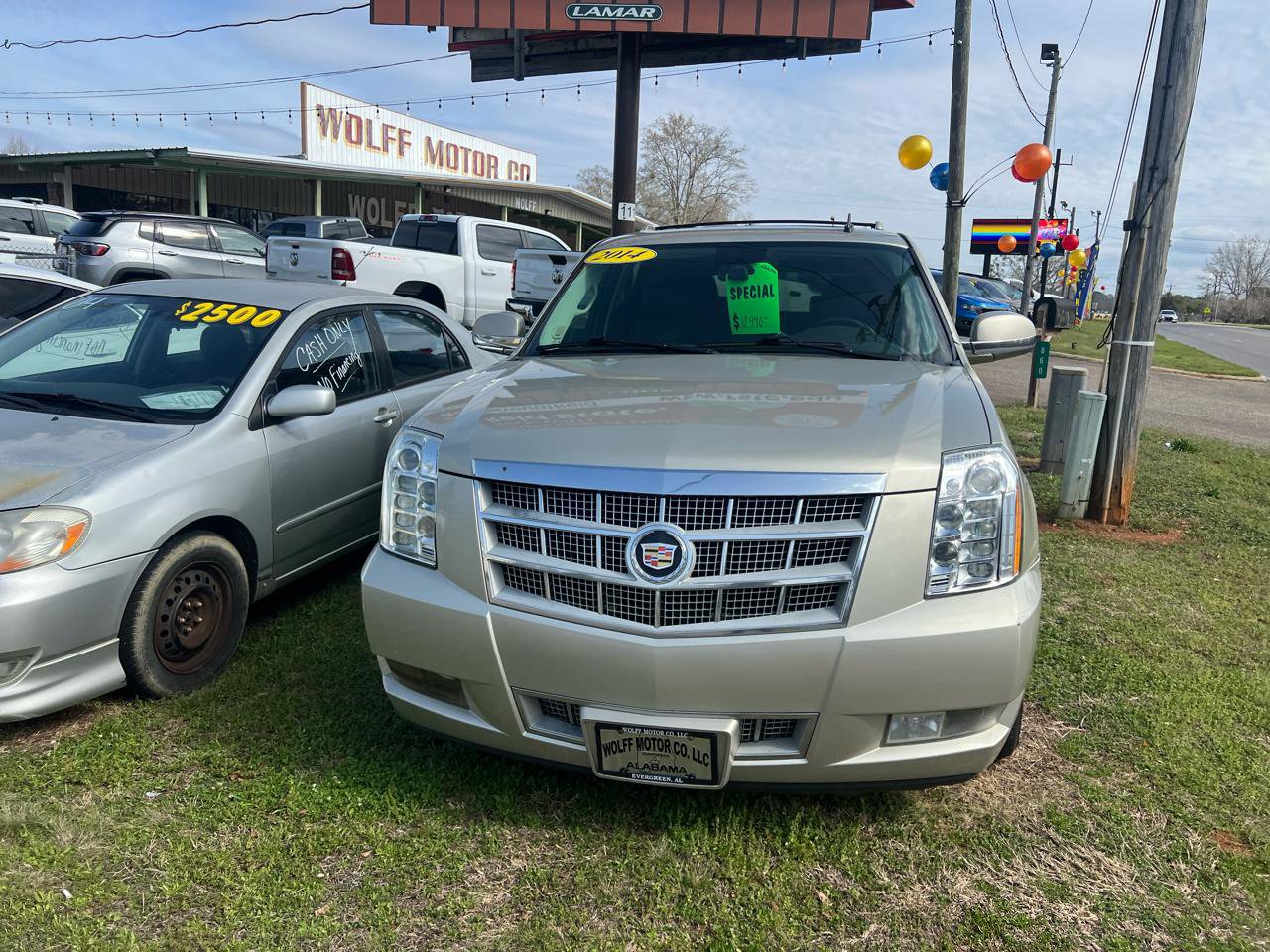 Used 2014 Cadillac Escalade Platinum AWD/4WD image 2