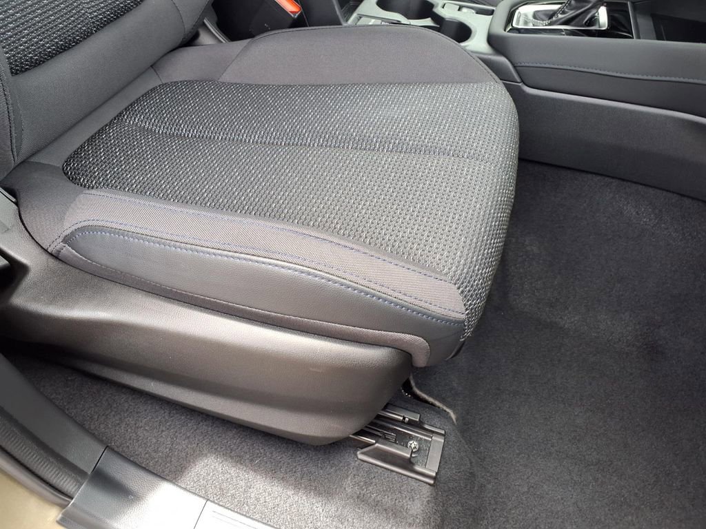 Certified 2025 Subaru Forester Premium AWD/4WD image 17