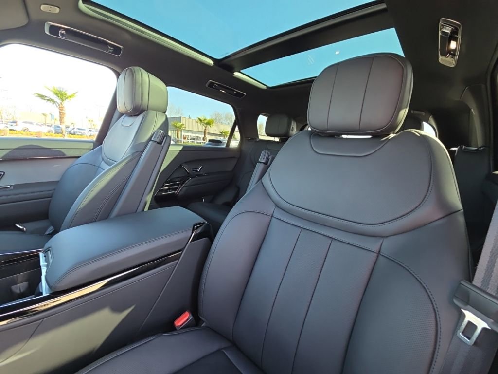 Used 2025 Land Rover Range Rover Sport Dynamic SE image 14