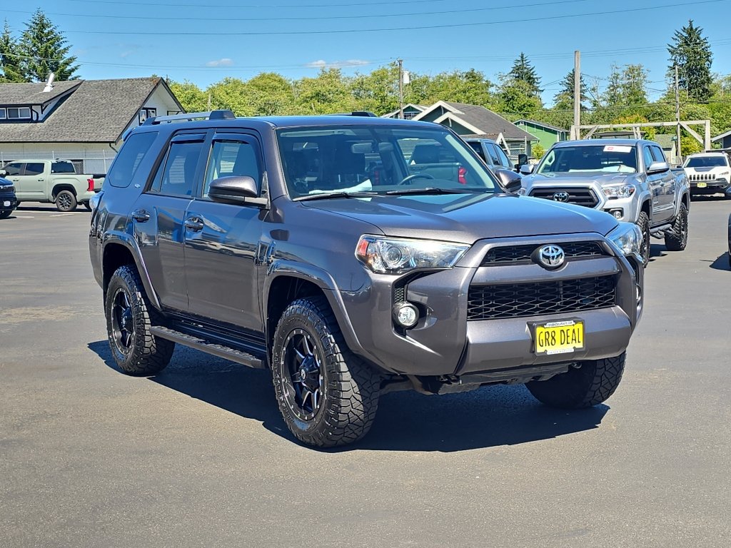 Certified 2019 Toyota 4Runner SR5 AWD/4WD image 2