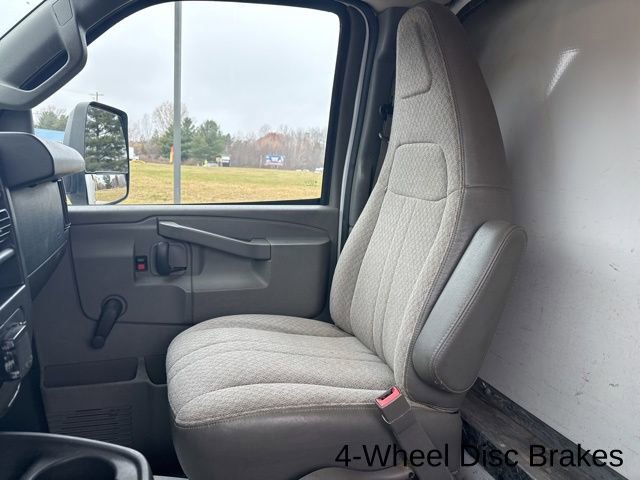 Used 2018 Chevrolet Express 3500 w/ Driver Convenience Package image 18