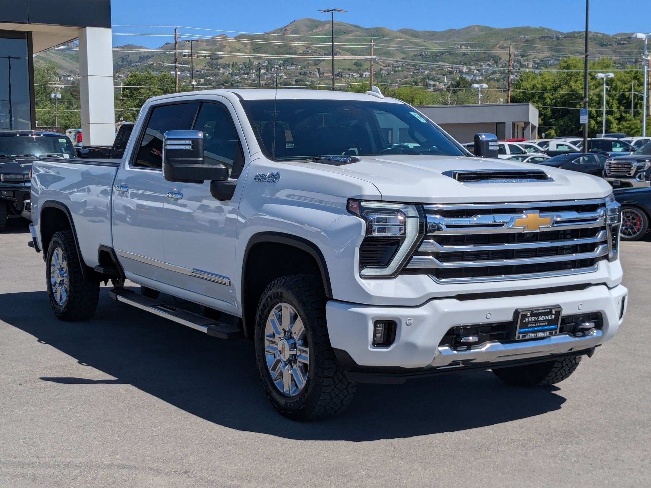 Used 2025 Chevrolet Silverado 3500 High Country w/ Technology Package AWD/4WD image 7