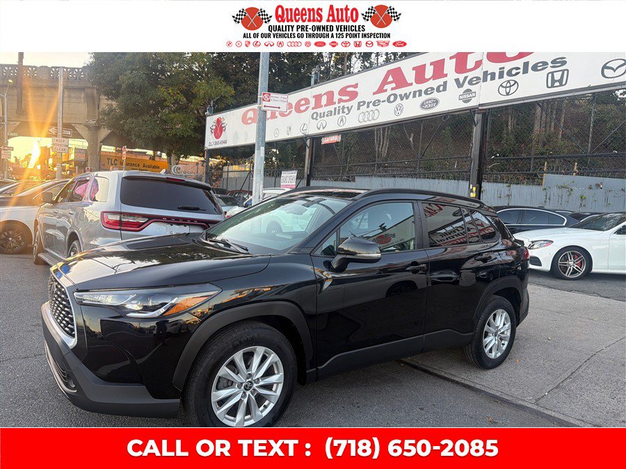 Used 2022 Toyota Corolla Cross LE AWD/4WD image 37