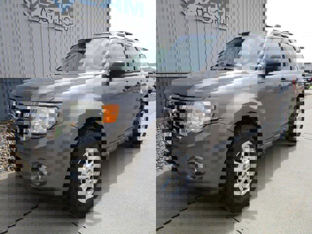 Used 2010 Ford Escape XLT image 1