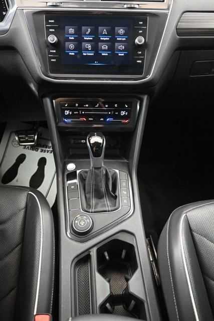 Used 2024 Volkswagen Tiguan SEL R-Line AWD/4WD image 28