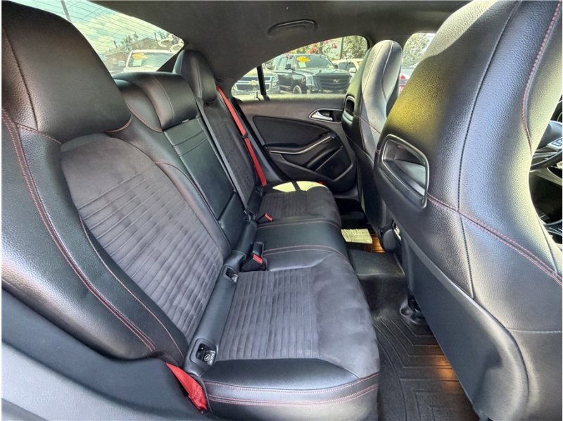 Used 2017 Mercedes-Benz CLA 250 4MATIC image 27