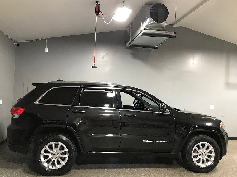 Used 2014 Jeep Grand Cherokee Laredo w/ 18" Wheel & 8.4" Radio Group AWD/4WD image 2