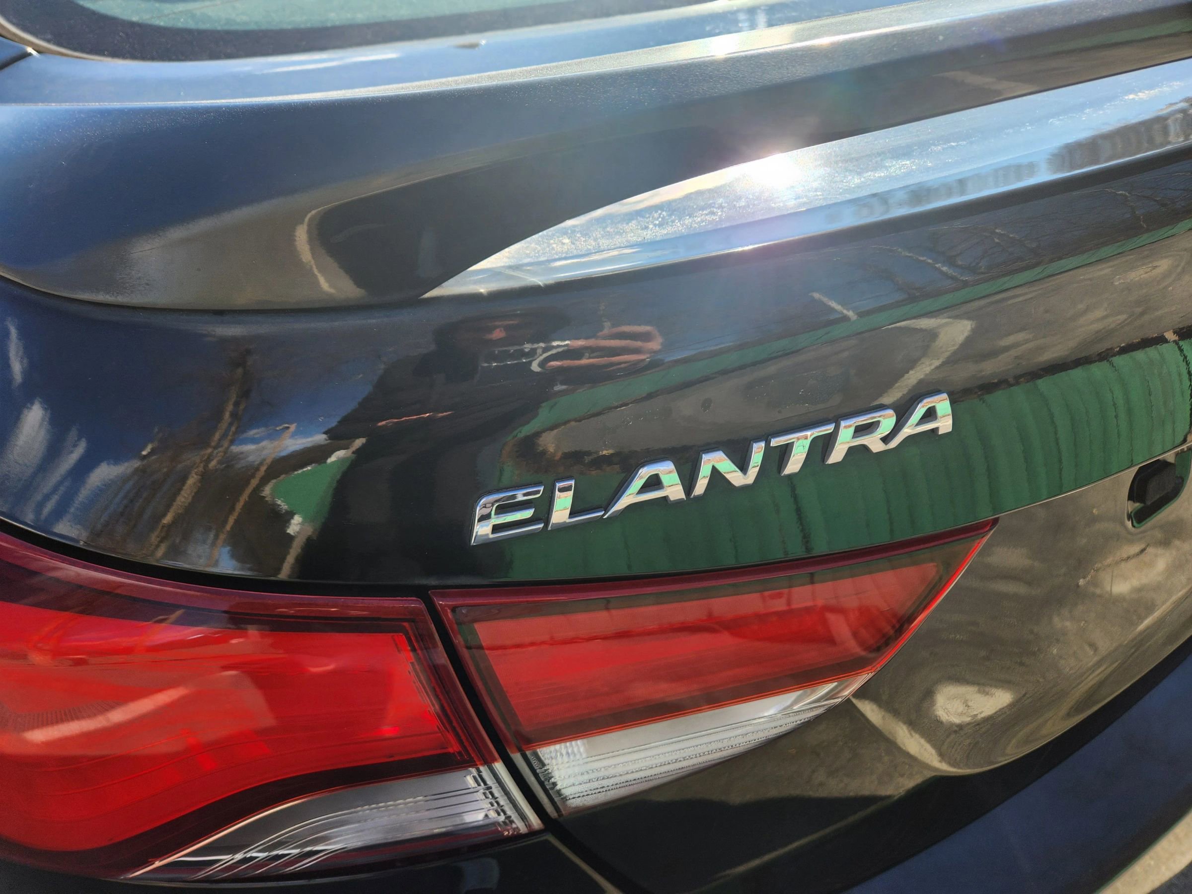 Used 2015 Hyundai Elantra SE w/ Option Group 02 FWD image 12