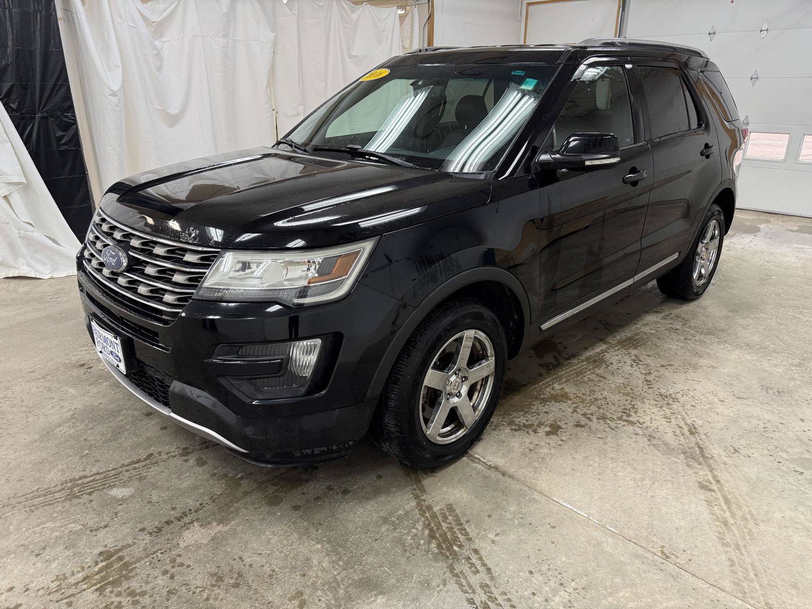 Used 2016 Ford Explorer XLT w/ Equipment Group 202A AWD/4WD image 4