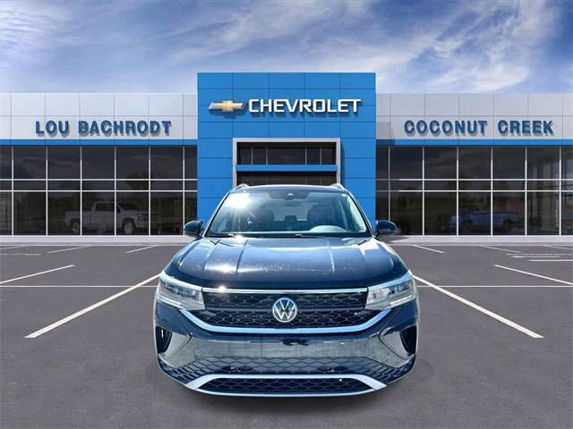 Used 2024 Volkswagen Taos SE image 3