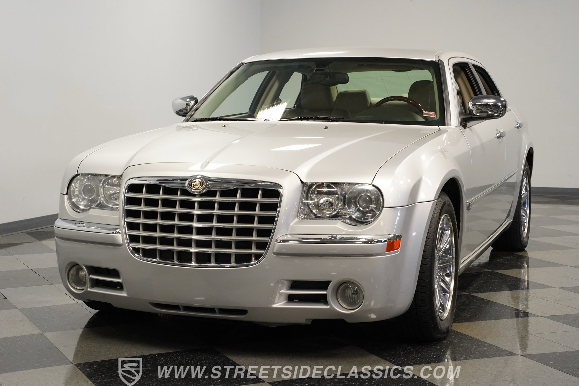 Used 2005 Chrysler 300 C w/ Navigation & Sound Group II image 18