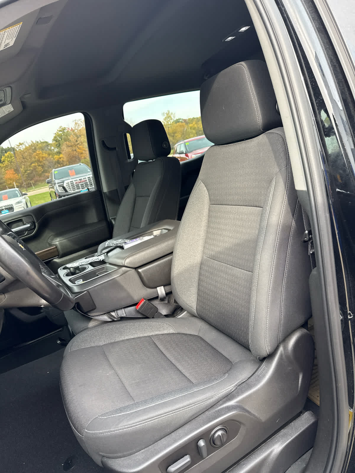 Used 2022 Chevrolet Silverado 1500 LT AWD/4WD image 11