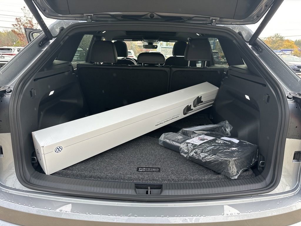 New 2026 Volkswagen Atlas Cross Sport SEL R-Line image 23