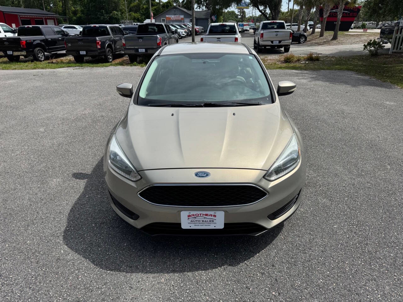 Used 2015 Ford Focus SE FWD image 2