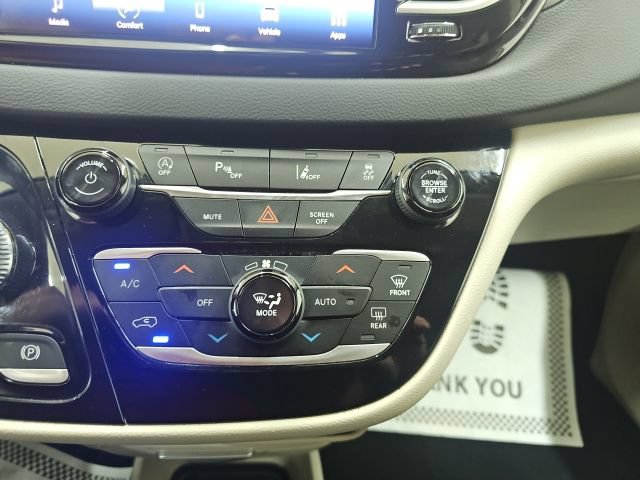 Used 2023 Chrysler Pacifica Touring-L FWD image 9