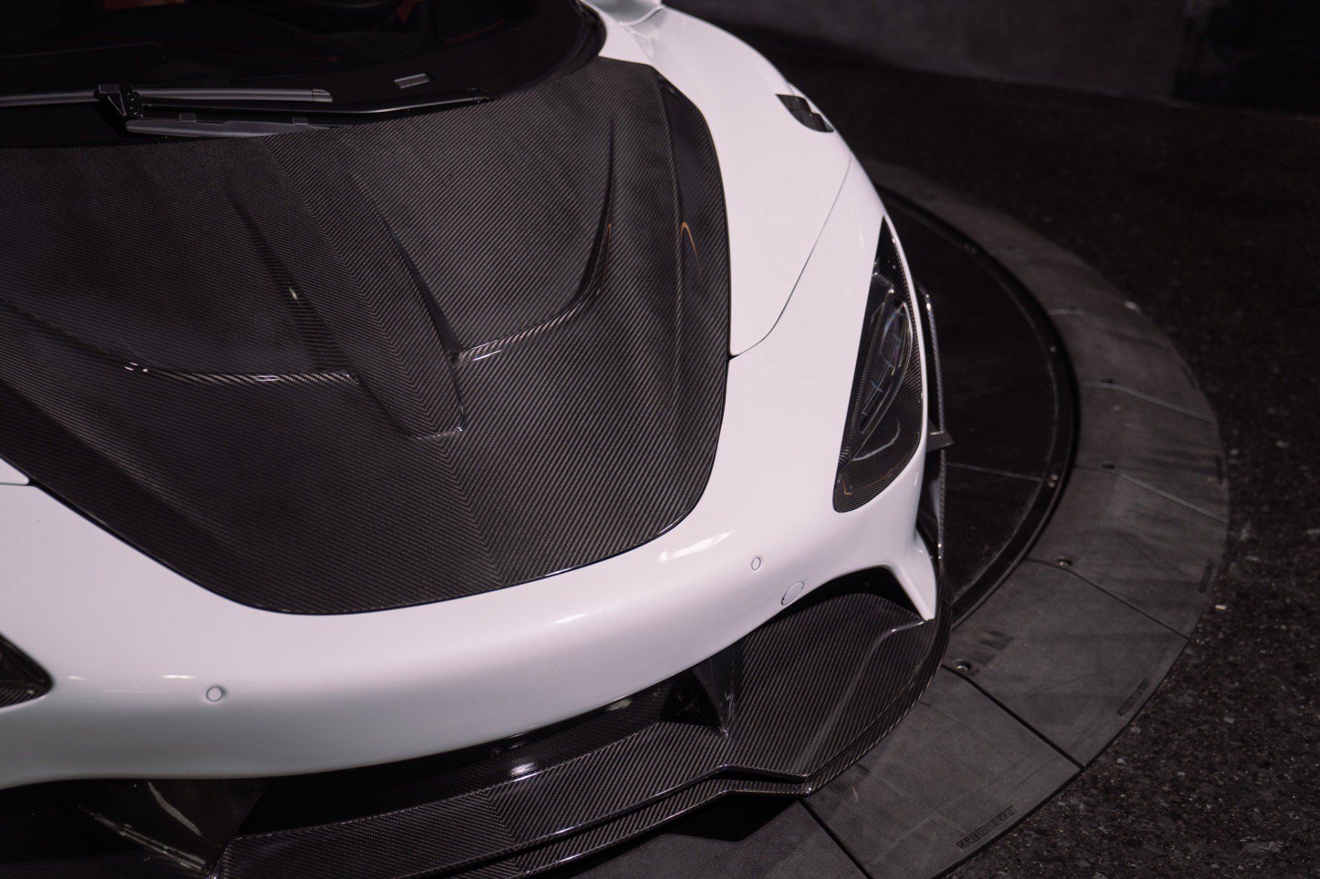 Used 2024 McLaren 750S Spider RWD image 13