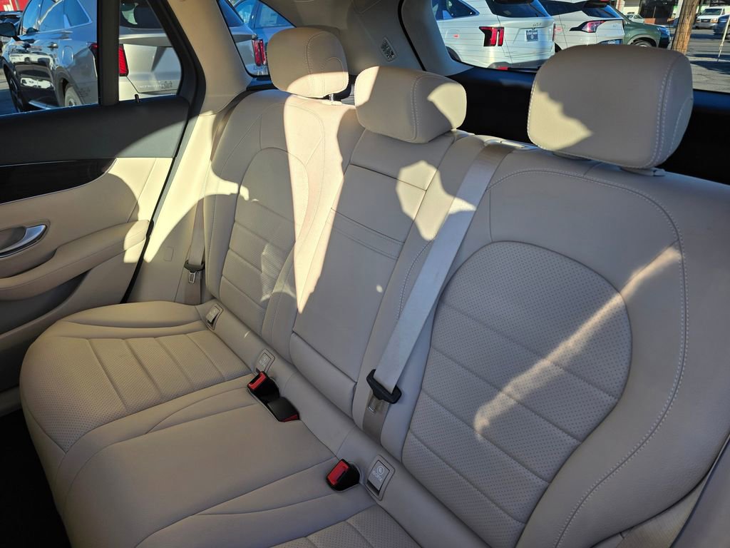 Used 2021 Mercedes-Benz GLC 300 4MATIC image 19