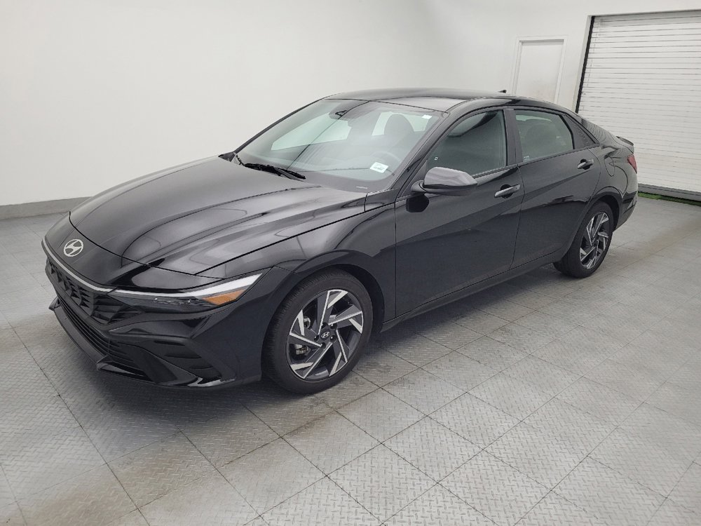 Used 2025 Hyundai Elantra Sport FWD image 2