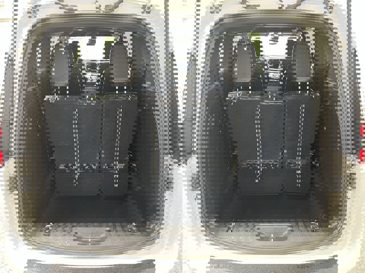 Used 2025 Chrysler Pacifica Select image 28