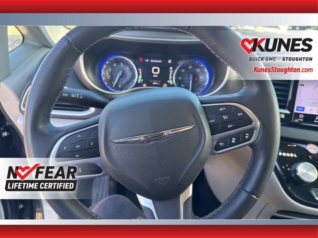 Used 2023 Chrysler Pacifica Touring-L image 25