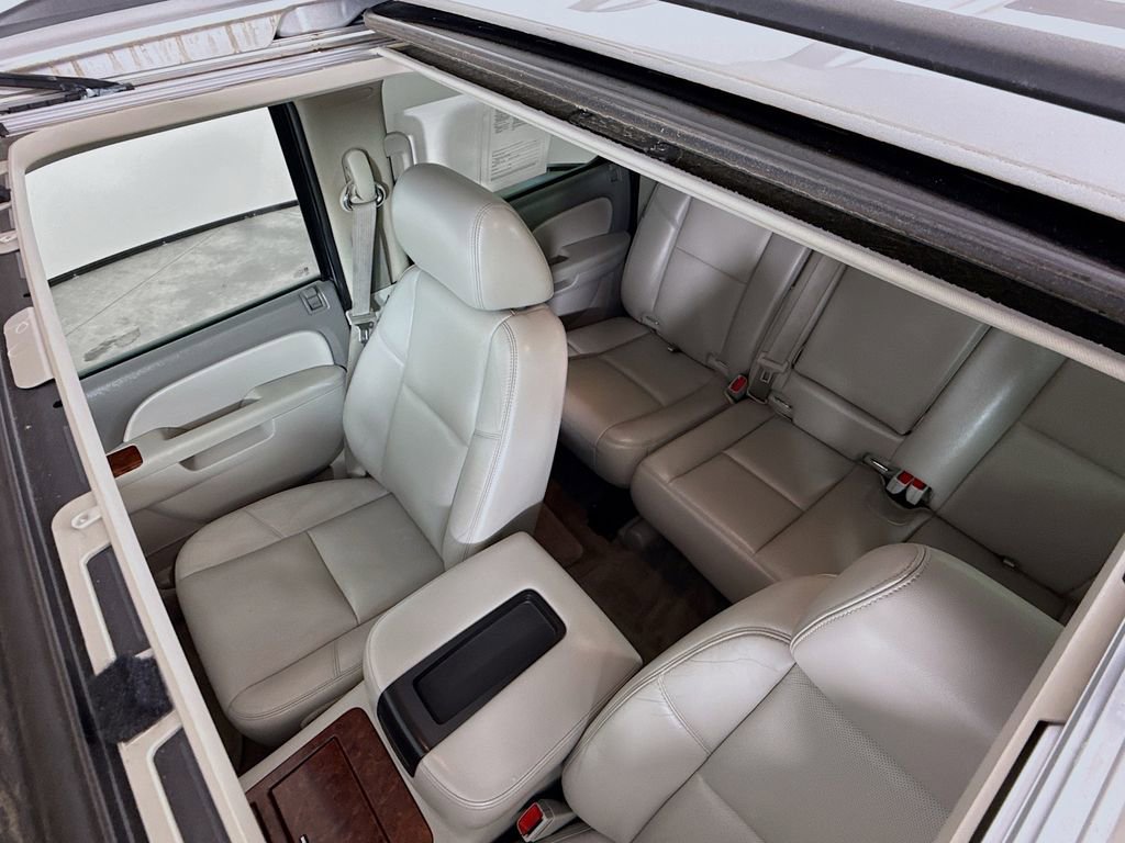 Used 2011 Chevrolet Avalanche LTZ image 24