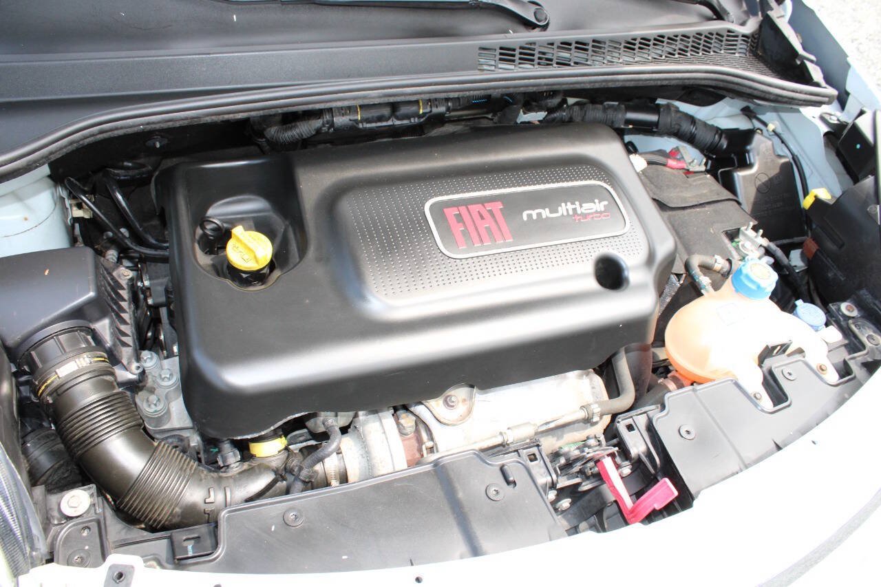 Used 2014 FIAT 500L Lounge FWD image 25