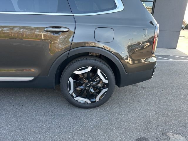 Used 2025 Kia Telluride EX image 18