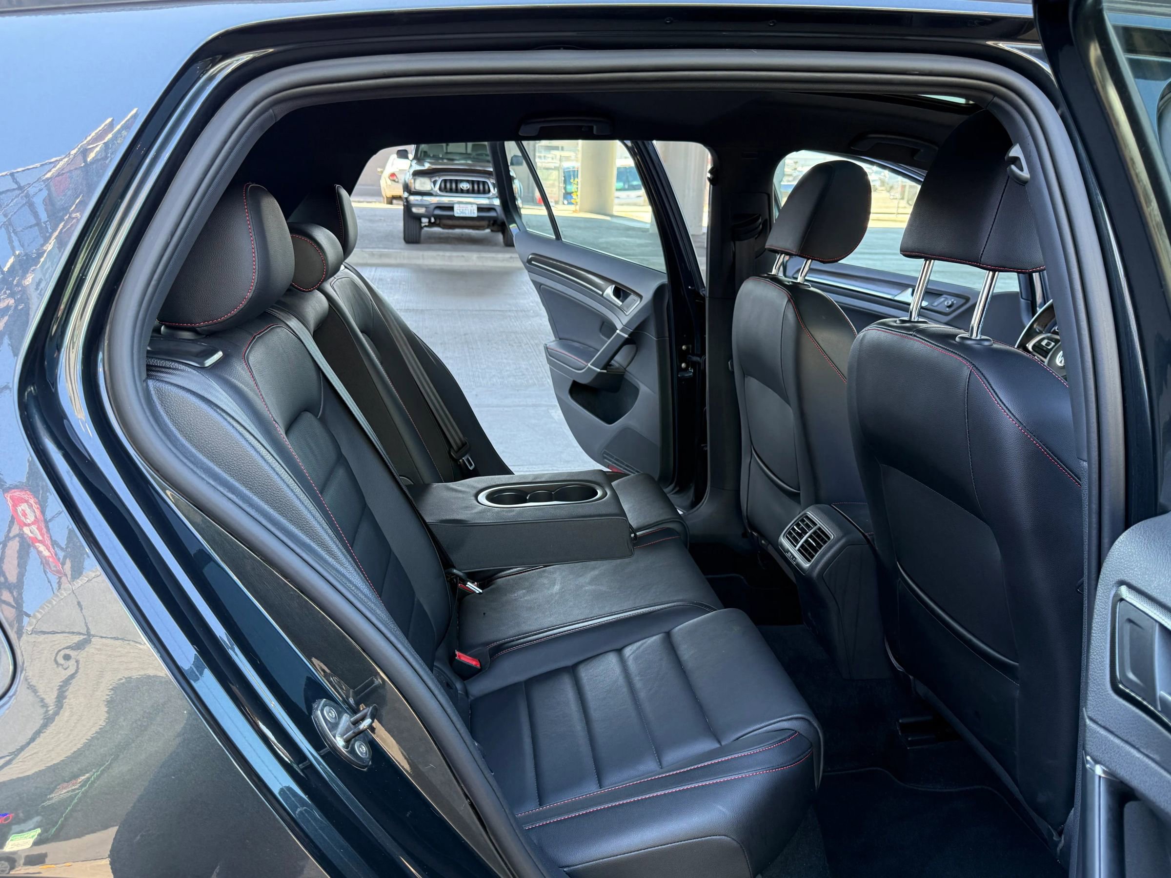 Used 2017 Volkswagen GTI SE image 19