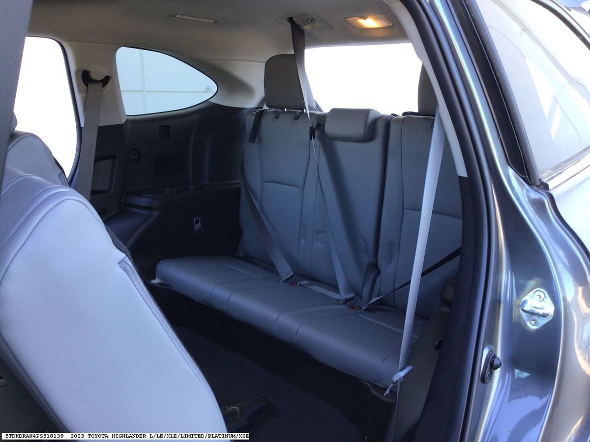 Used 2023 Toyota Highlander XLE FWD image 10