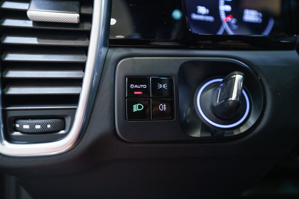 Used 2020 Porsche Cayenne Turbo AWD/4WD image 30
