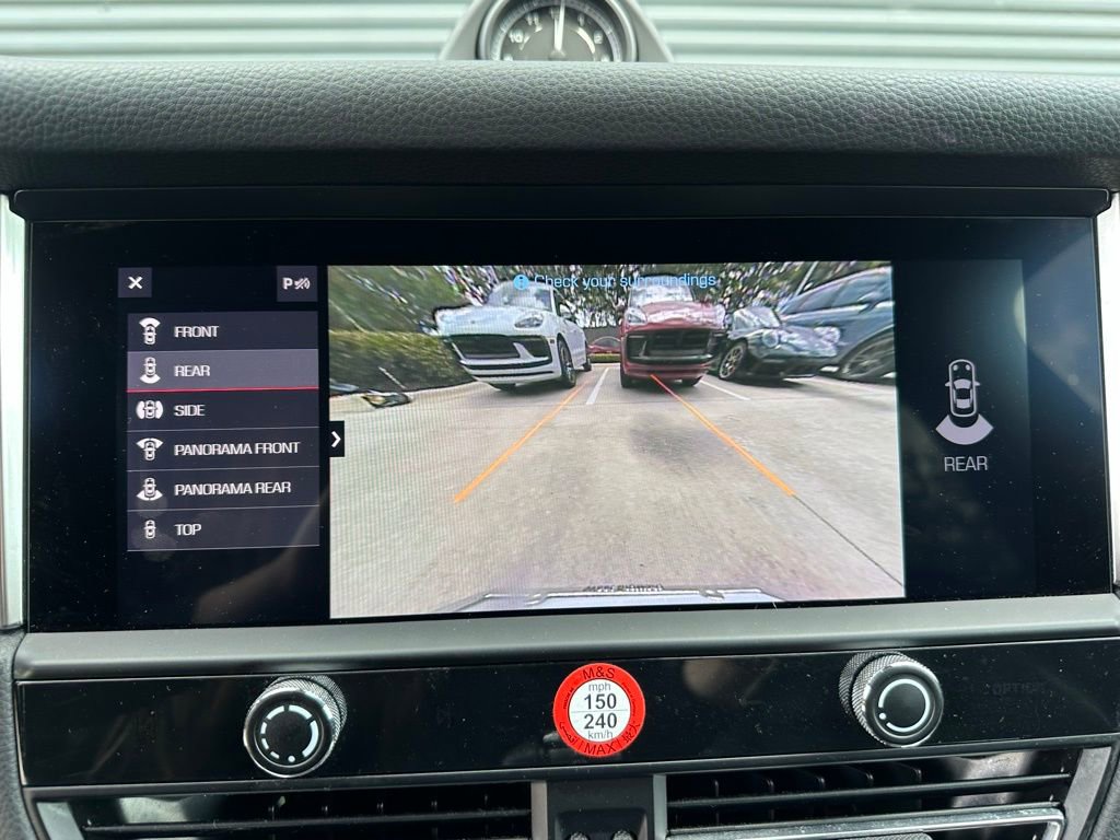 Certified 2024 Porsche Macan AWD/4WD image 33
