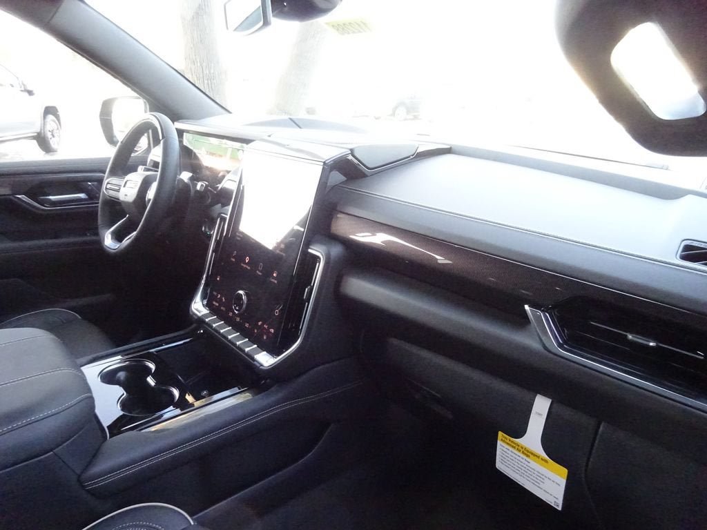 New 2026 GMC Yukon XL Elevation AWD/4WD image 14