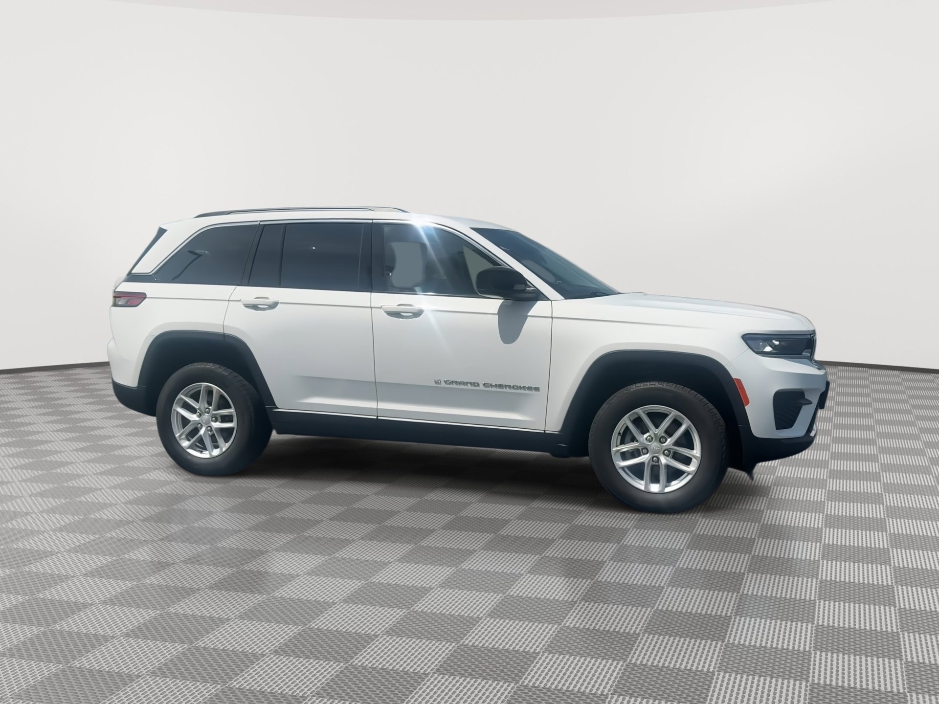 Used 2023 Jeep Grand Cherokee Laredo w/ Luxury Tech Group I AWD/4WD video 2