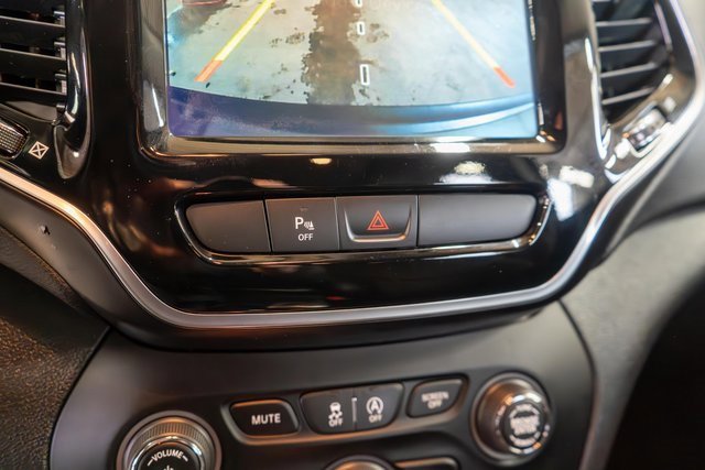 Used 2020 Jeep Cherokee Limited image 27