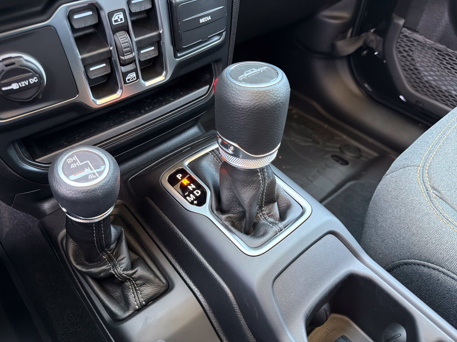 New 2026 Jeep Gladiator Sport AWD/4WD image 23