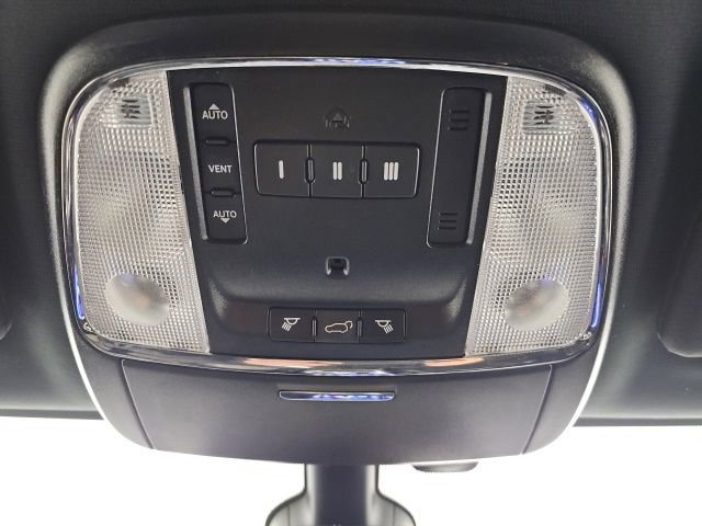 Used 2019 Jeep Grand Cherokee Altitude image 26