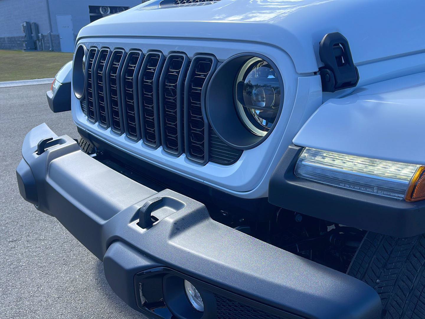New 2026 Jeep Gladiator Sport AWD/4WD image 11