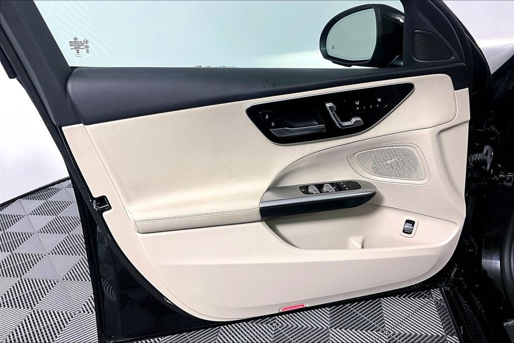 Used 2025 Mercedes-Benz C 300 Sedan image 23