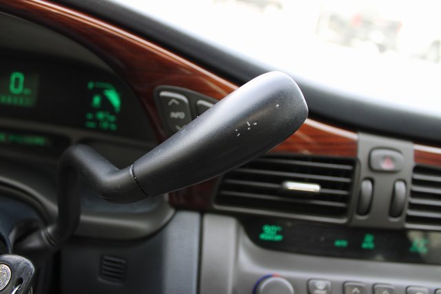 Used 2005 Cadillac De Ville w/ Limited Edition Package image 20