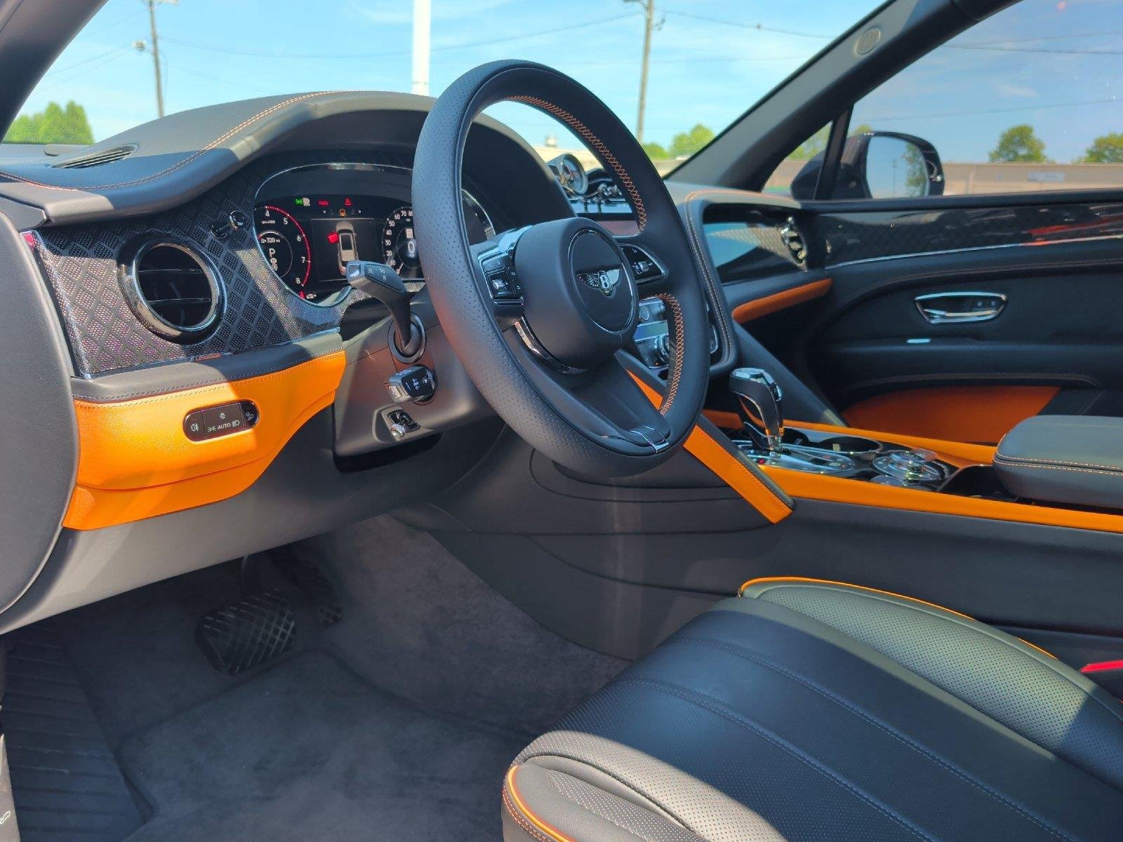 Used 2025 Bentley Bentayga AWD/4WD image 20