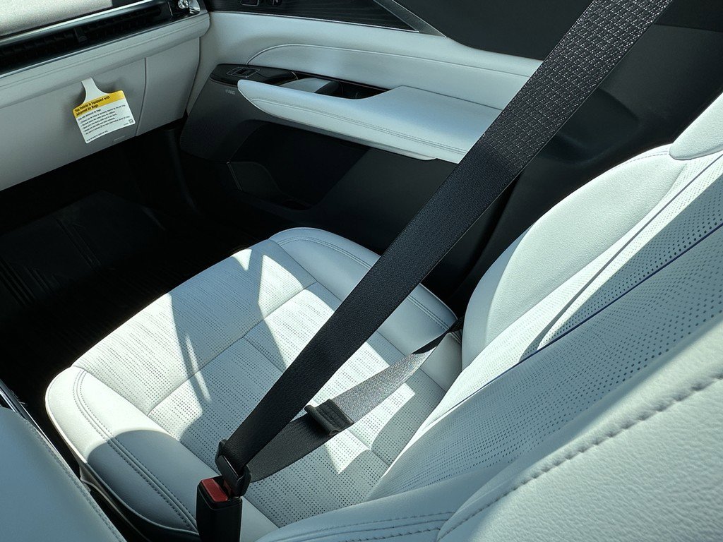 New 2025 Cadillac Lyriq Luxury w/ LPO, Floor Liner Package AWD/4WD image 14