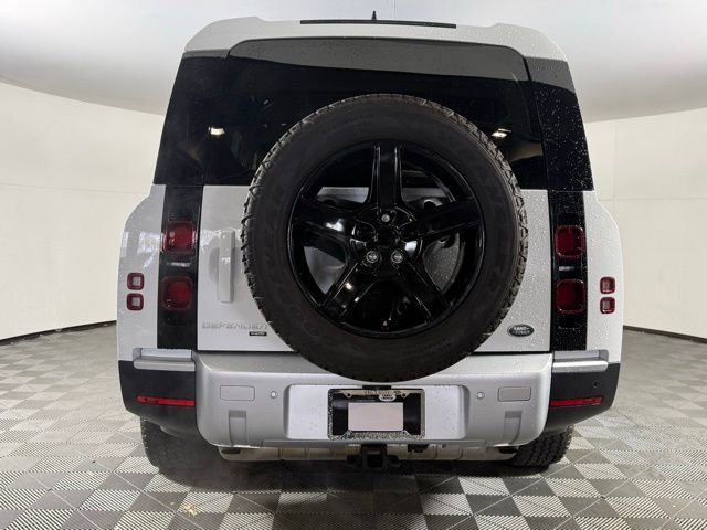 Used 2023 Land Rover Defender 130 SE image 7