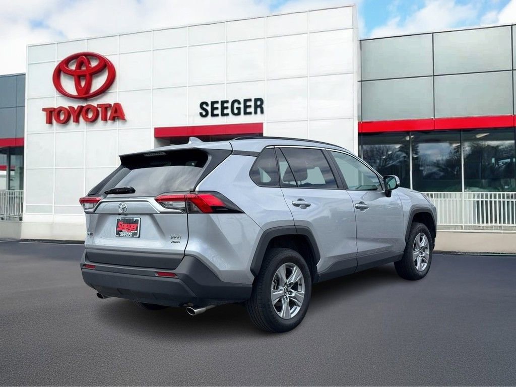 Used 2025 Toyota RAV4 XLE image 3